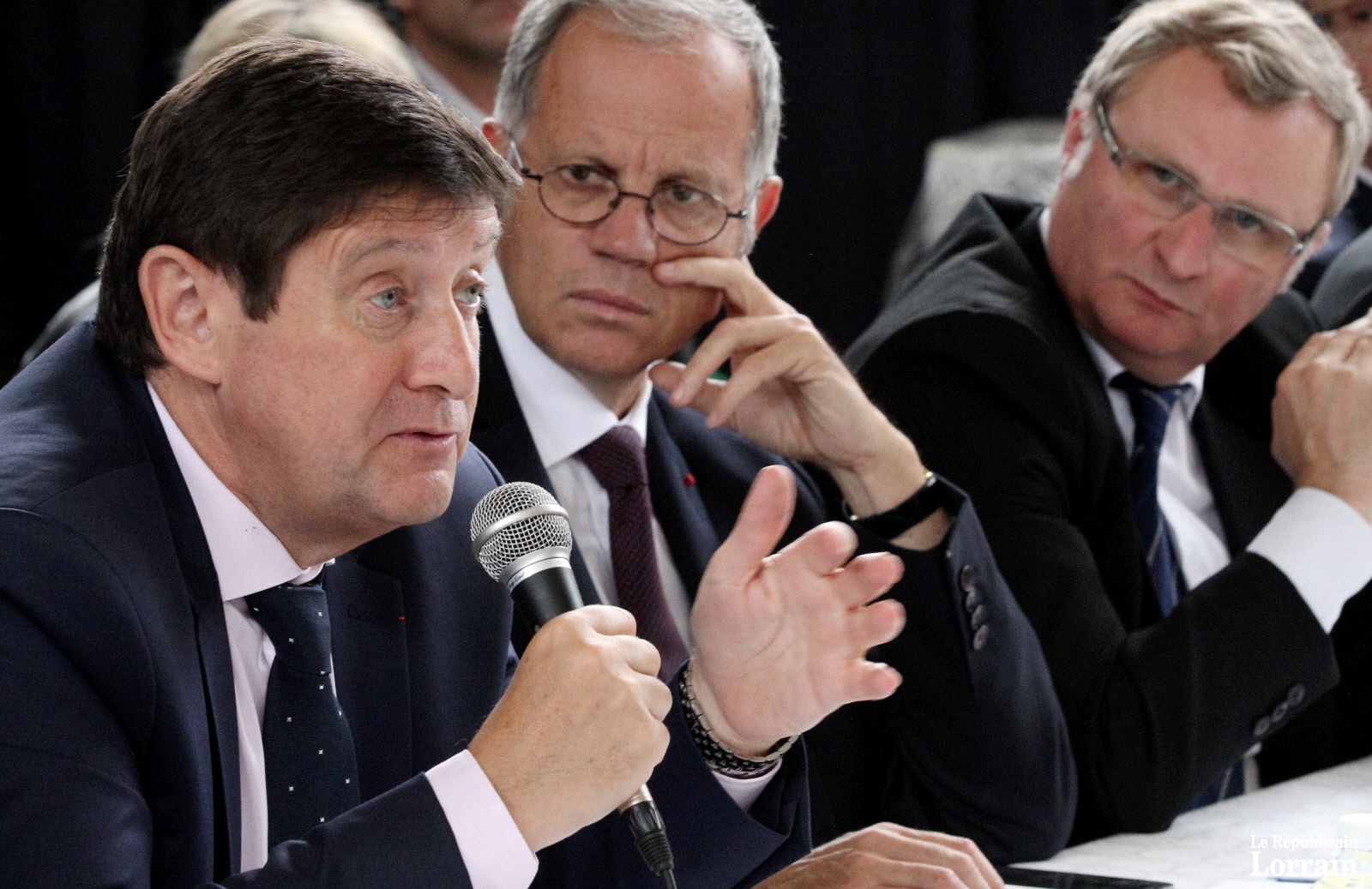 a-longwy-patrick-kanner-a-participe-a-une-table-ronde-avec-le-tout-nouveau-conseil-citoyen-du-quartier-voltaire-photo-rene-bych.jpg a-longwy-patrick-kanner-a-participe-a-une-table-ronde-avec-le-tout-nouveau-conseil-citoyen-du-quartier-voltaire-photo-rene-bych.jpg
