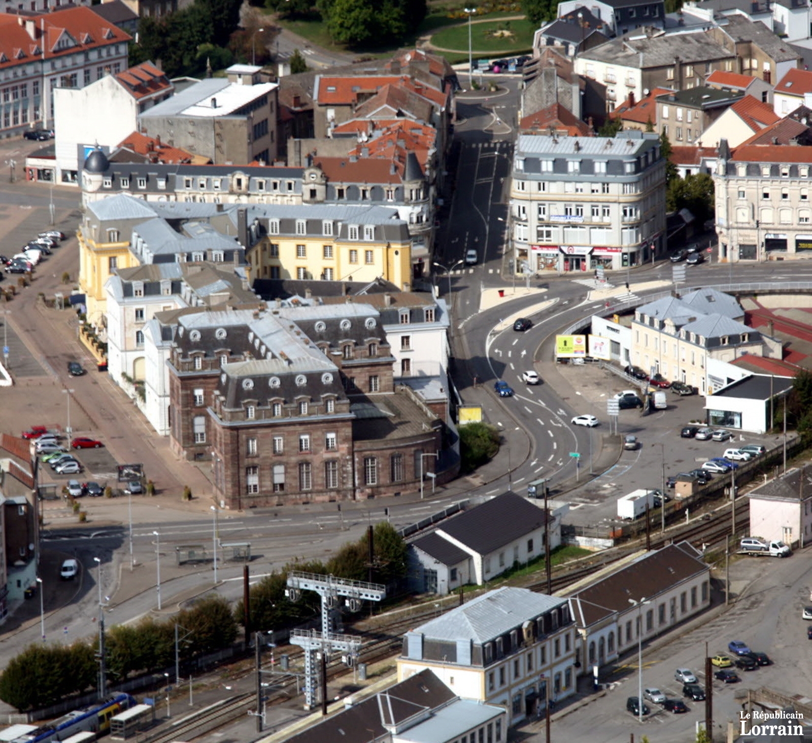 actuellement-780-abonnes-sont-enregistres-a-la-gare-de-longwy-d-ou-ont-lieu-onze-departs-et-treize-retours-longwy-luxembourg-par-jour-photo-rene-bych-1475257660.jpg actuellement-780-abonnes-sont-enregistres-a-la-gare-de-longwy-d-ou-ont-lieu-onze-departs-et-treize-retours-longwy-luxembourg-par-jour-photo-rene-bych-1475257660.jpg