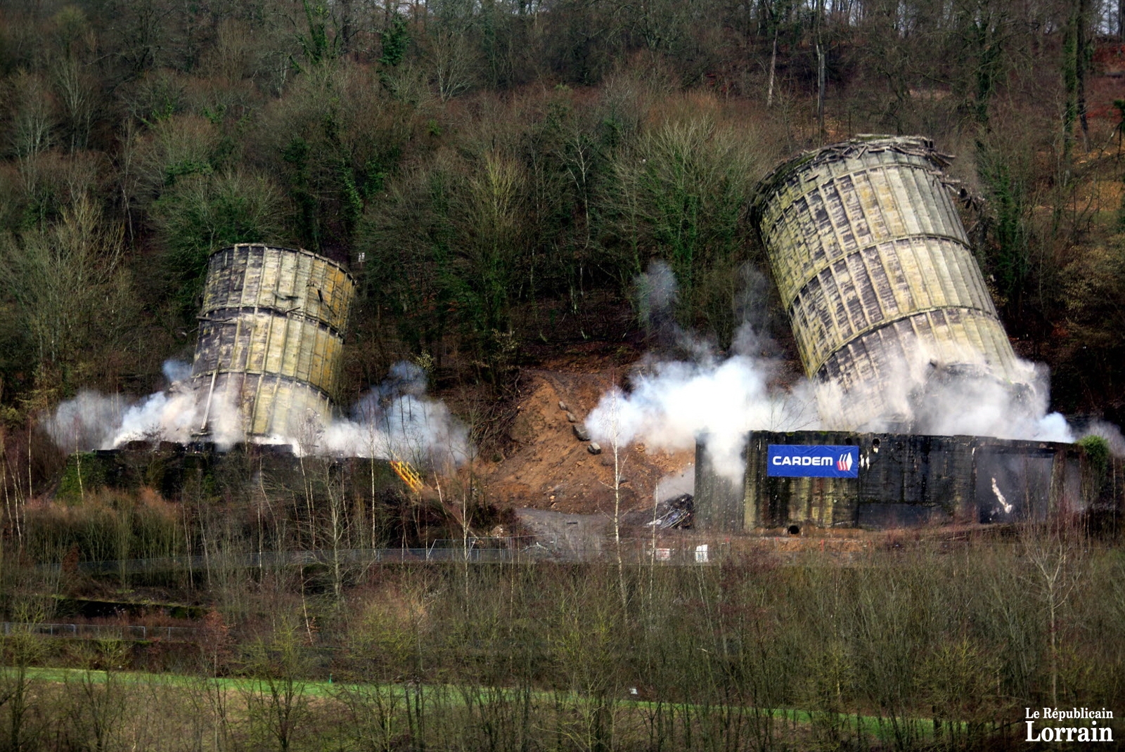 apres-les-signaux-qui-ont-bien-retenti-dans-la-vallee-mais-ont-ete-rendus-quasiment-inaudibles-en-raison-du-vent-les-trois-tours-sont-tombees-photos-rene-bych-1455112068.jpg apres-les-signaux-qui-ont-bien-retenti-dans-la-vallee-mais-ont-ete-rendus-quasiment-inaudibles-en-raison-du-vent-les-trois-tours-sont-tombees-photos-rene-bych-1455112068.jpg