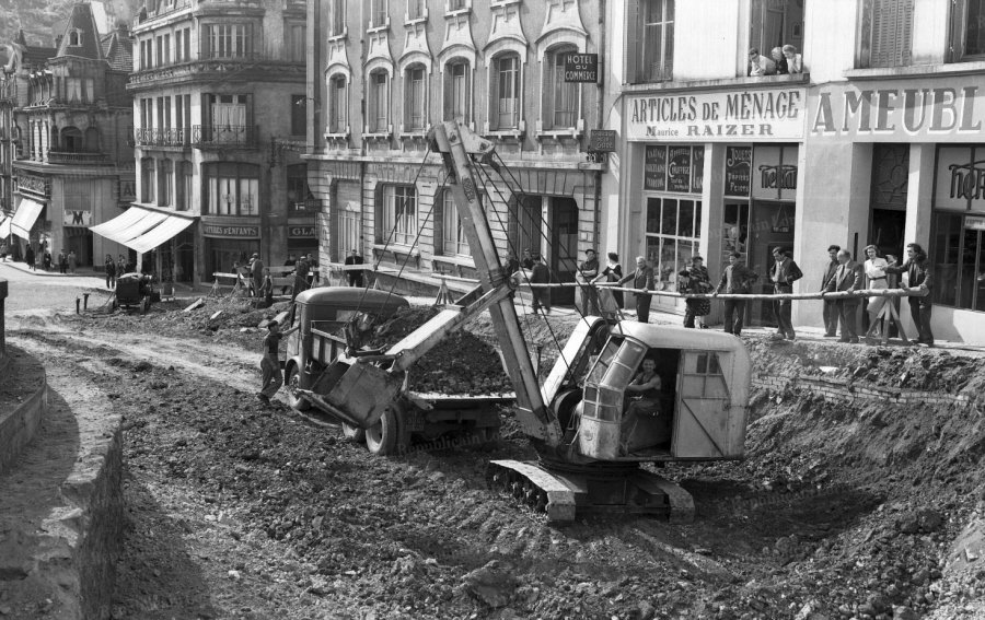 les-immeubles-situes-avant-le-pont-superieur-de-longwy-bas-n-ont-pas-change-seules-les-enseignes-commerciales-ont-ete-renouvelees-photo-collection-arp-piacentini.jpg les-immeubles-situes-avant-le-pont-superieur-de-longwy-bas-n-ont-pas-change-seules-les-enseignes-commerciales-ont-ete-renouvelees-photo-collection-arp-piacentini.jpg