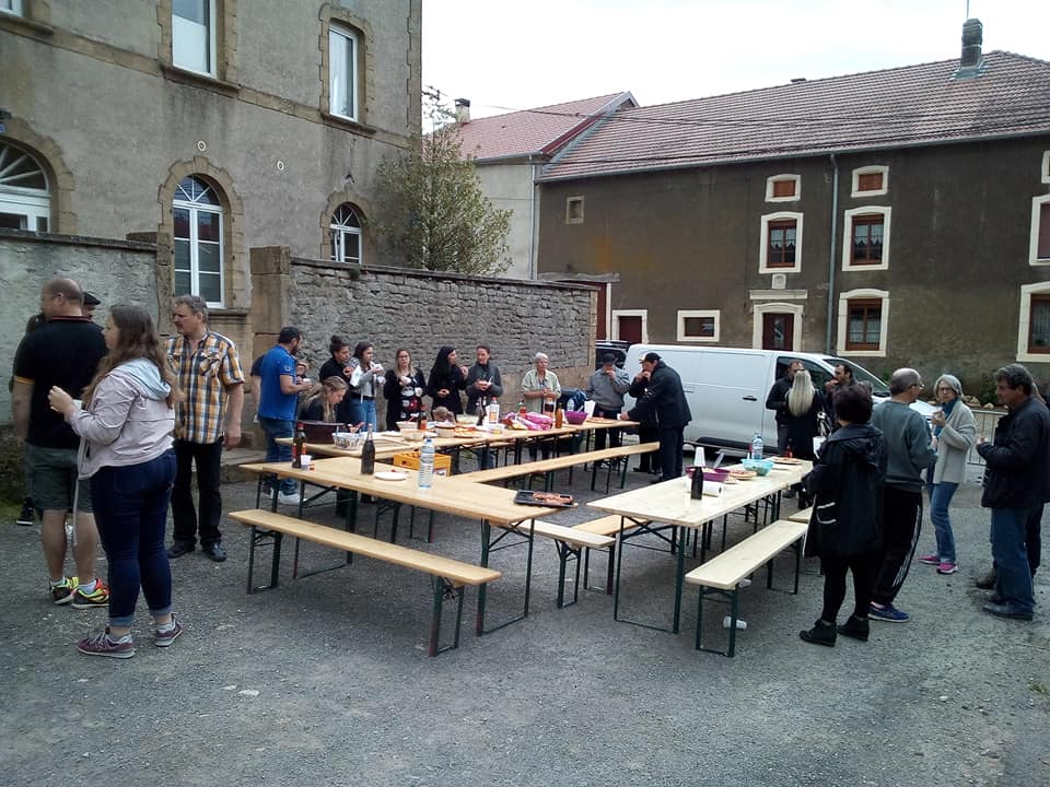 Place_de_leglise.jpg Place_de_leglise.jpg