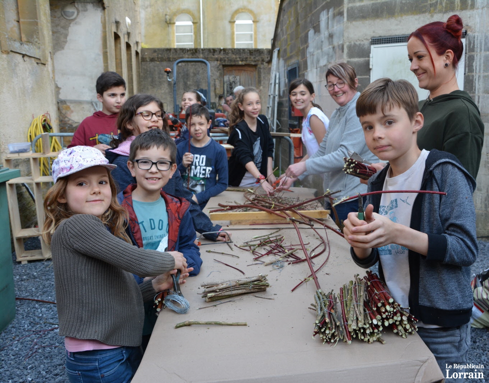 apres-avoir-planche-sur-ce-projet-les-jeunes-fagnats-se-sont-atteles-a-la-tache-photo-rl-1554826698.jpg