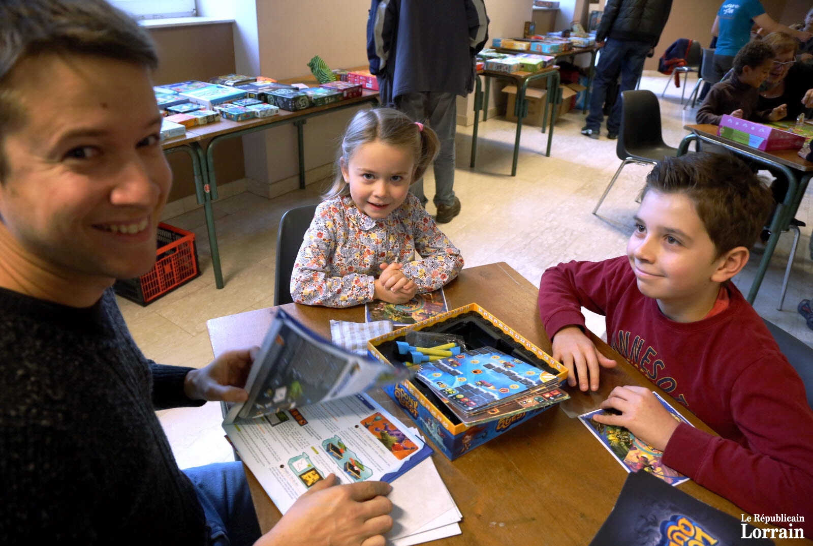 durant-toute-la-journee-petits-et-grands-se-sont-retrouves-autour-de-jeux-de-societe-photo-rene-bych-1511022170.jpg durant-toute-la-journee-petits-et-grands-se-sont-retrouves-autour-de-jeux-de-societe-photo-rene-bych-1511022170.jpg