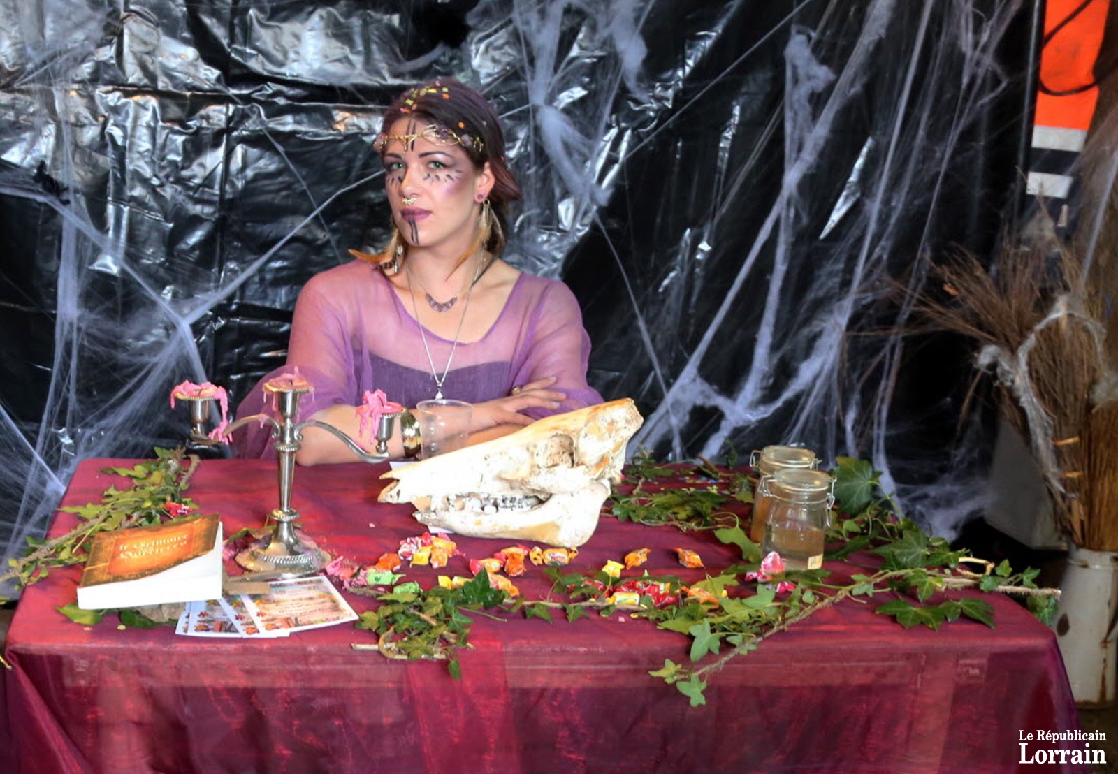 il-fallait-s-aventurer-dans-la-maison-de-la-sorciere-pour-rencontrer-la-conteuse-1467563450.jpg il-fallait-s-aventurer-dans-la-maison-de-la-sorciere-pour-rencontrer-la-conteuse-1467563450.jpg