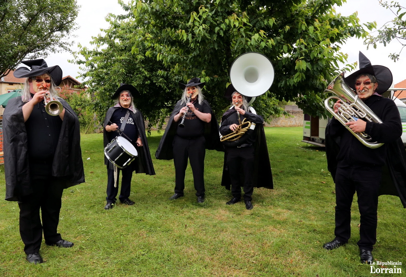 l-orchestre-belge-les-sorcieres-en-folie-a-assure-la-partie-musicale-1467563461.jpg