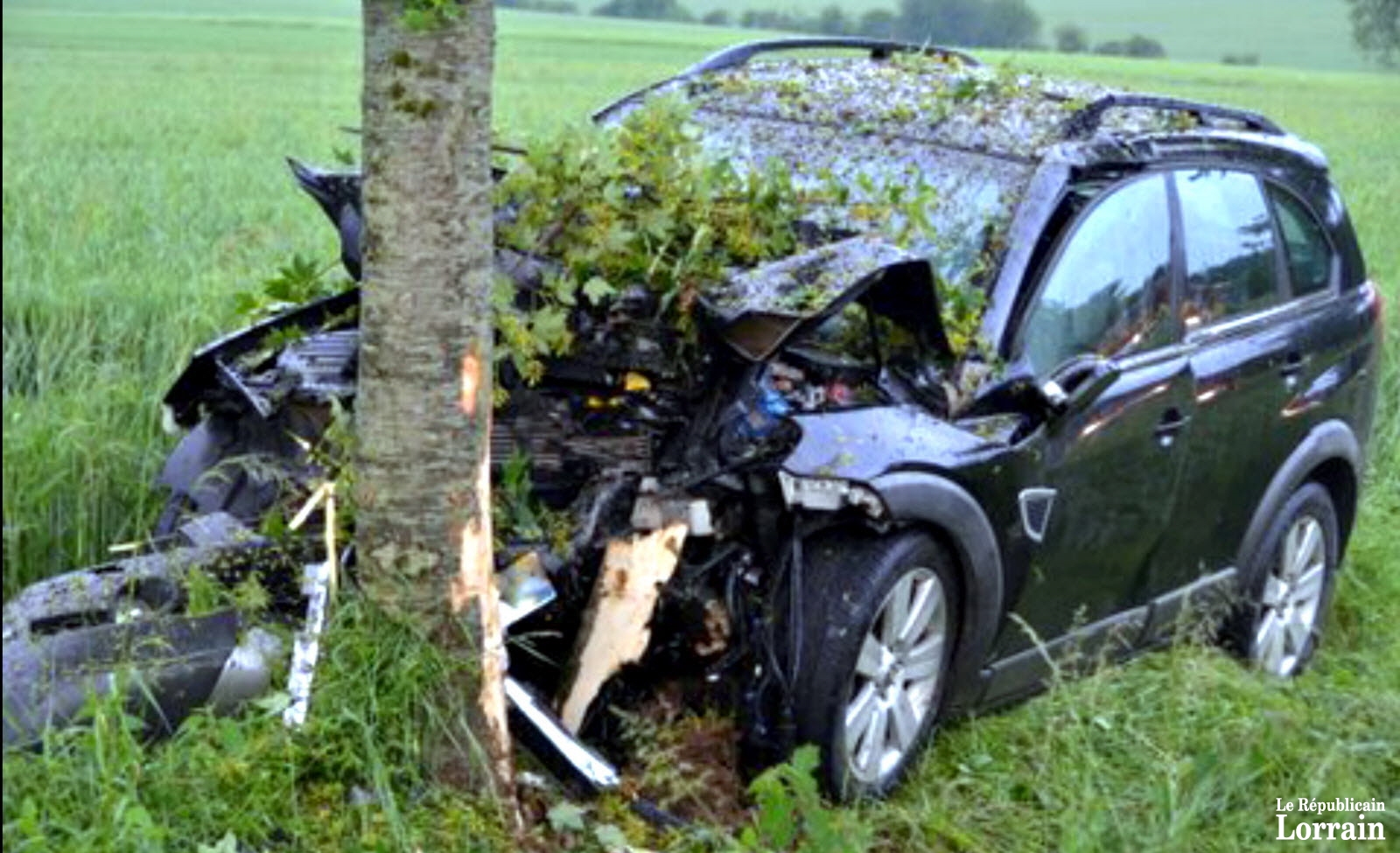samedi-soir-sur-la-rd-952-a-fillieres-un-vehicule-a-percute-un-arbre-photo-dr-regis-eustachi-1465147955.jpg samedi-soir-sur-la-rd-952-a-fillieres-un-vehicule-a-percute-un-arbre-photo-dr-regis-eustachi-1465147955.jpg