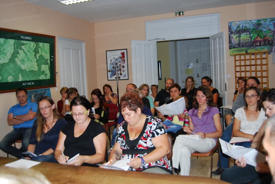 venus-nombreux-les-parents-ont-suivi-avec-interet-l-expose-d-anne-marie-gobert-presidente-du-syndicat-intercommunal-scolaire-photos-rl.jpg